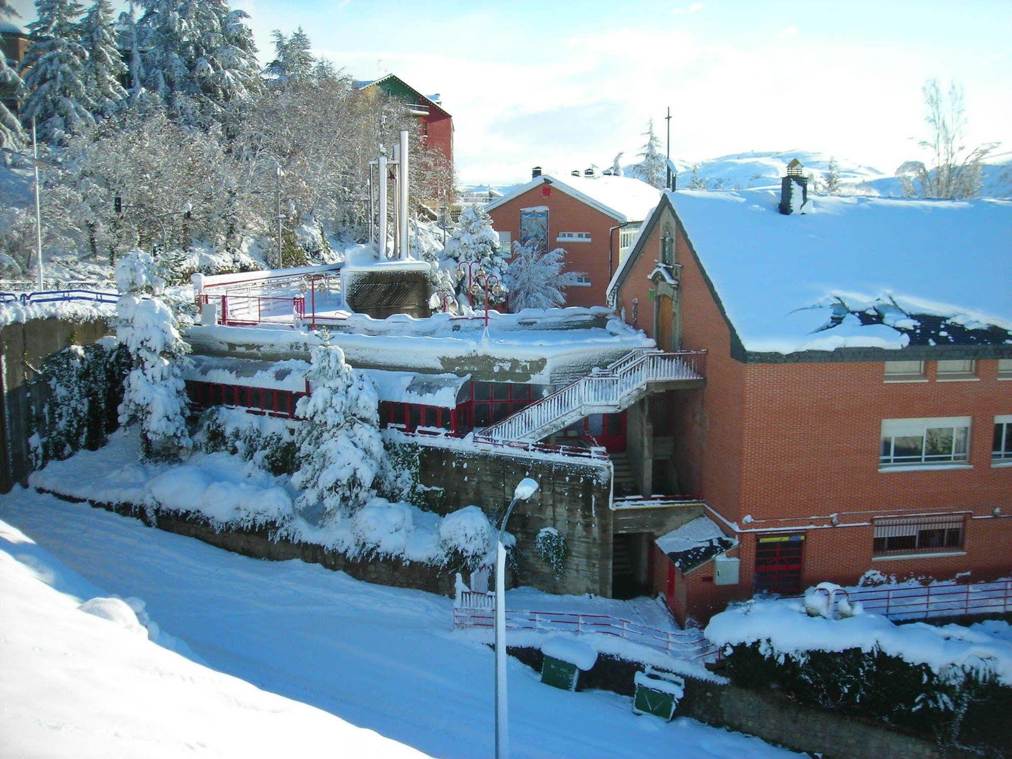 Residencia Albergue Jaca Kültér fotó